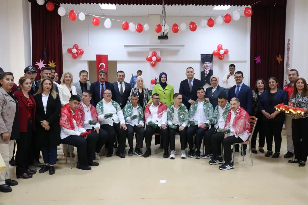 Özel gençler için temsili asker eğlencesi