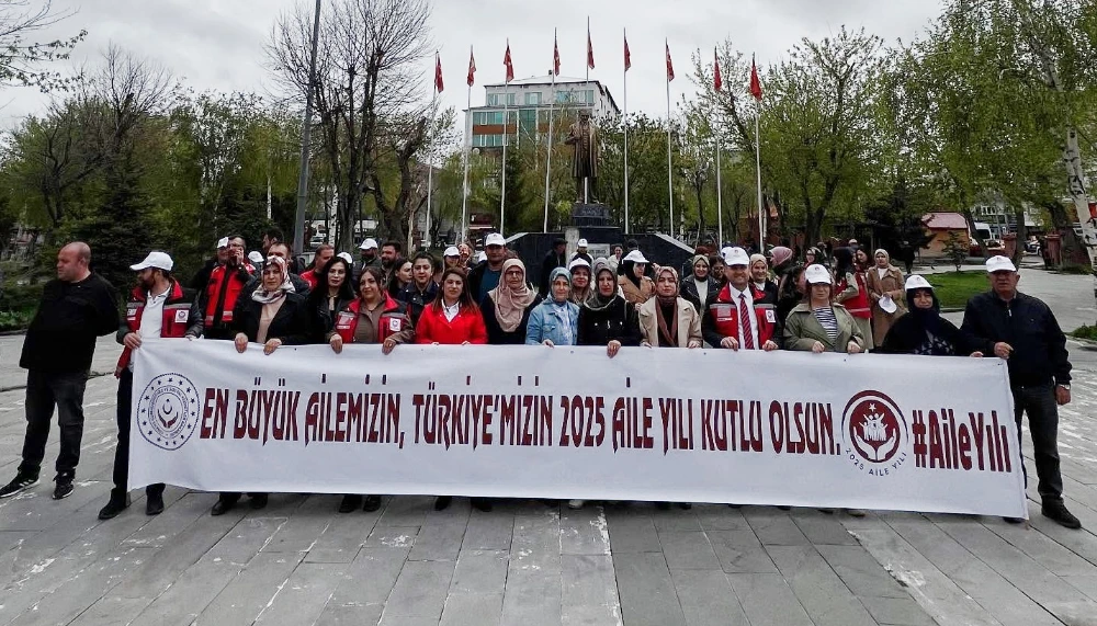 Ardahan’da Aile Günü Yürüyüşü Düzenlendi