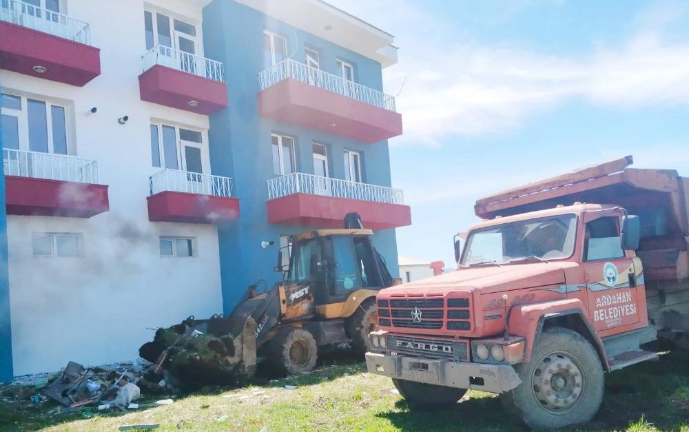 Belediyeden Spor Tesisine Temizlik Desteği
