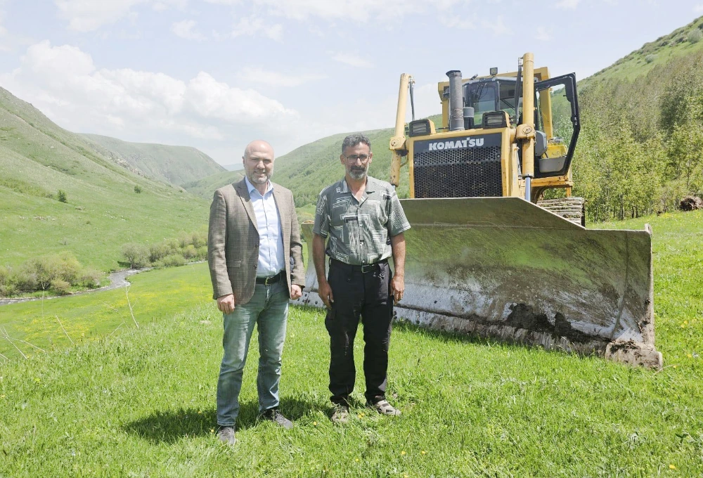 Sınır Hattındaki Yol Çalışmaları Tüm Hızıyla Sürüyor