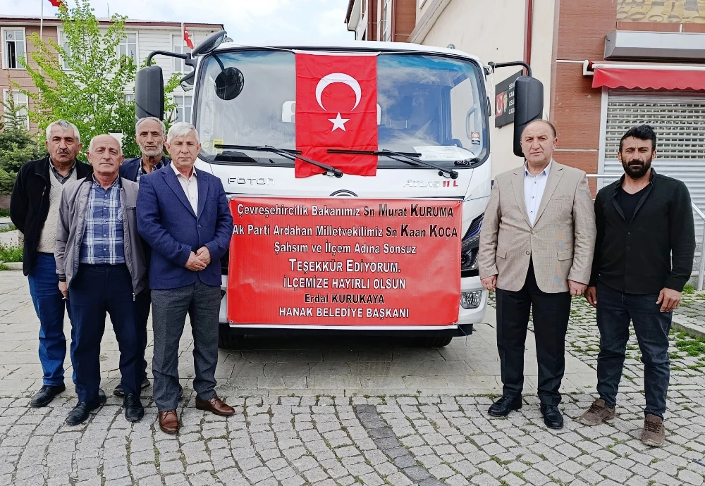 Hanak Belediyesi’ne Yeni Çöp Kamyonu Tahsis edildi