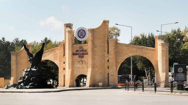 YKS Öğrencileri Üniversite Yolunda: Atatürk Üniversitesi Gezisi