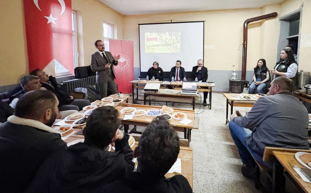 Posof Günlüce Köyü’nde üreticilere Gece Eğitimi verildi