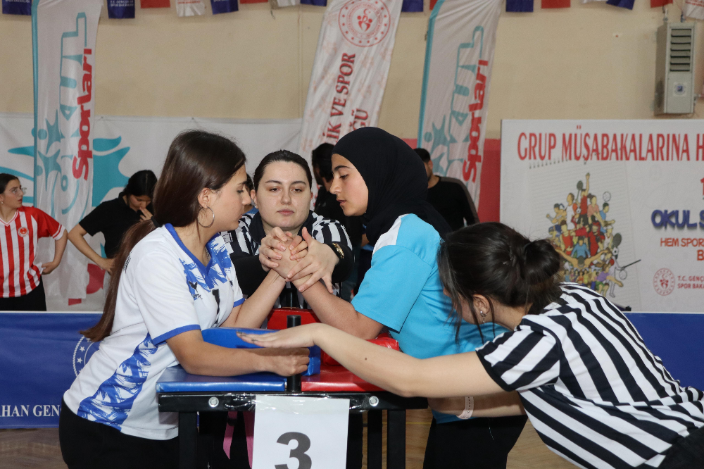 Yıldızlar Bilek Güreşi Grup Müsabakaları Ardahan’da Başladı