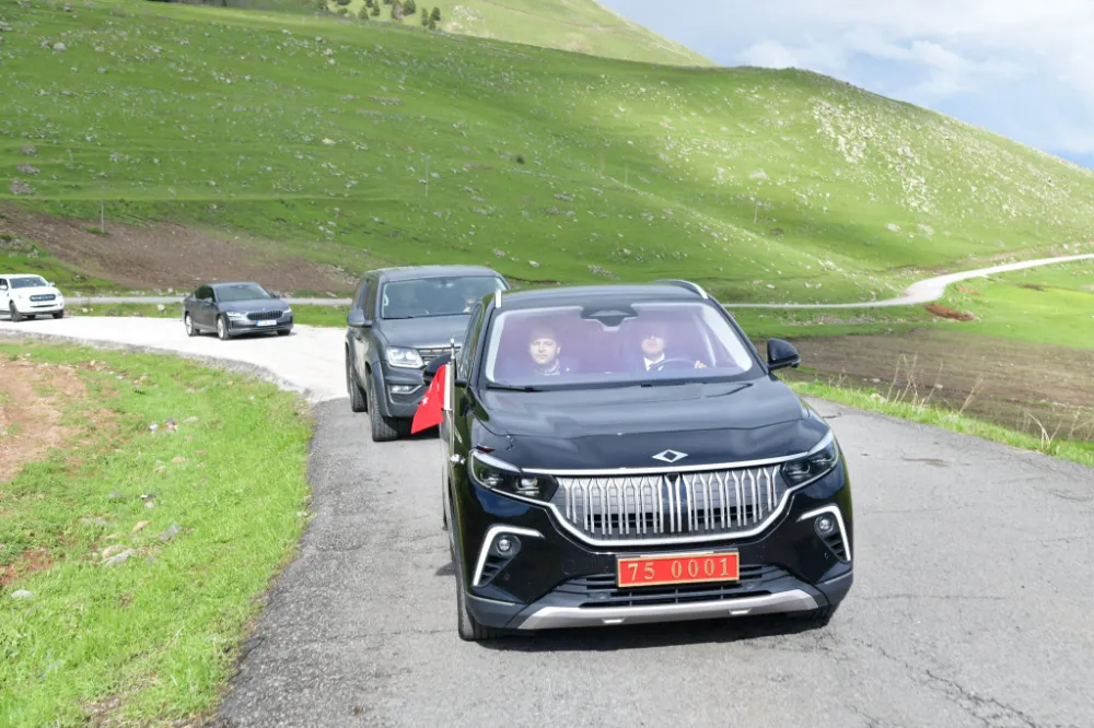 Köy yolları sıkıştırılmış betonla yenilendi