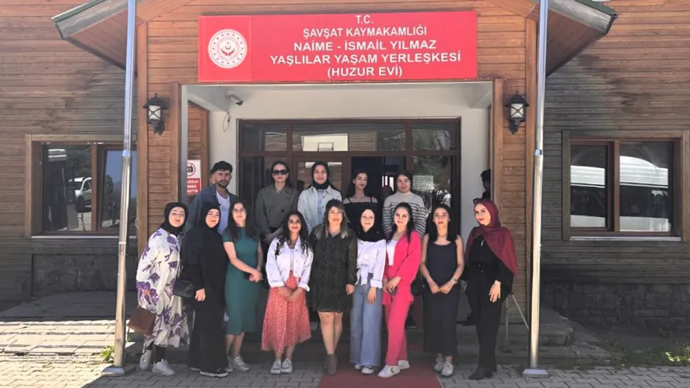 Çıldır MYO öğrencilerinden Huzurevine anlamlı ziyaret