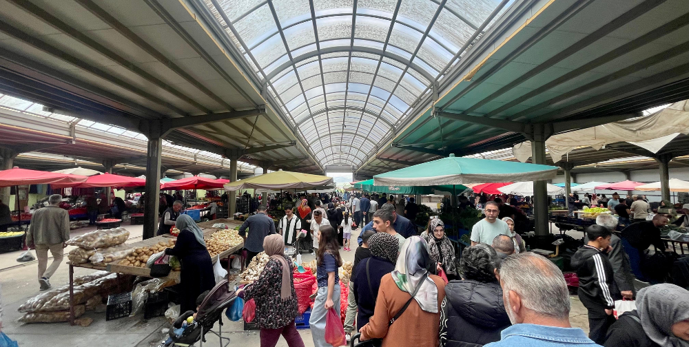 Ardahan’da Çarşı ve Pazarlarda Bayram Yoğunluğu