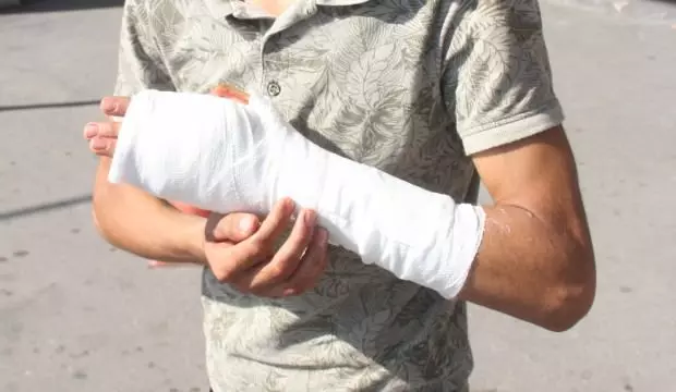 Kendini kesen acemi kasaplar acile koştu