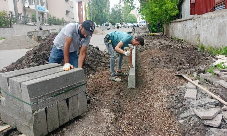 Ardahan Belediyesi Kaldırımları yeniliyor