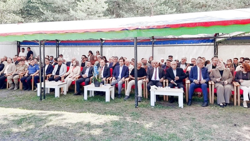 Hanak’ta Aşık Mazlumi Şenliği Renkli Geçti