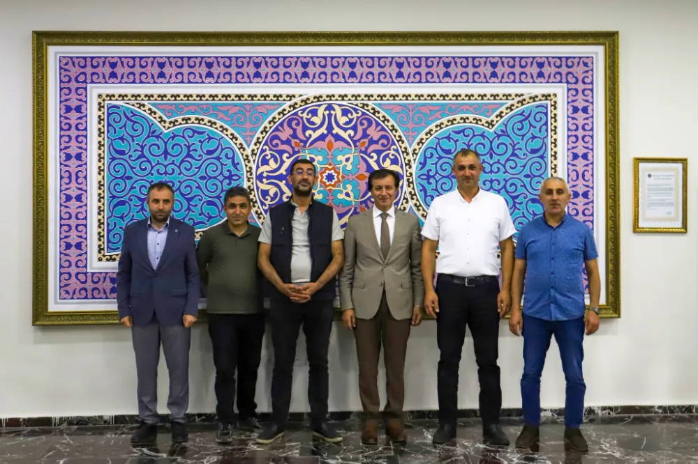 Rektör Emiroğlu, Ardahan Gazeteciler Cemiyeti’ni makamında konuk etti
