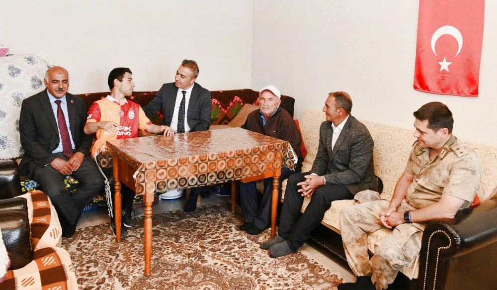 Vali Çiçek’ten Şehit Ailesine  Anlamlı Ziyaret