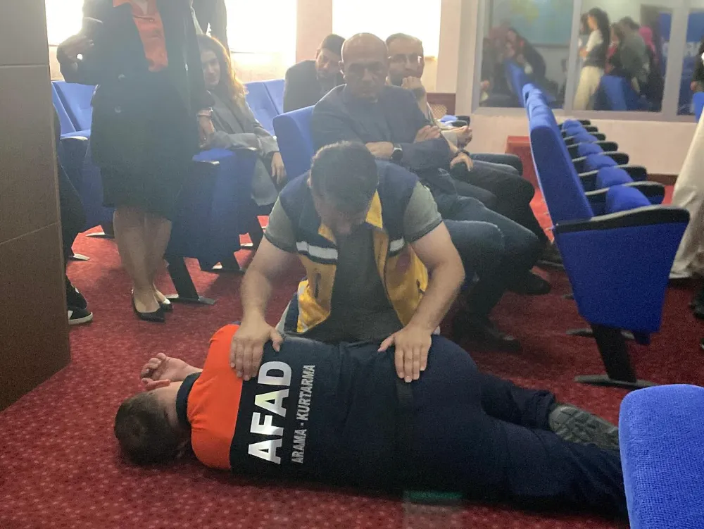 Valilik personeline yangın ve ilk yardım eğitimi verildi