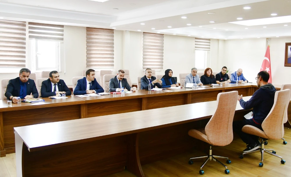 Vali Çiçek, Halk Günü’nde Vatandaşları Dinlemeye Devam Ediyor