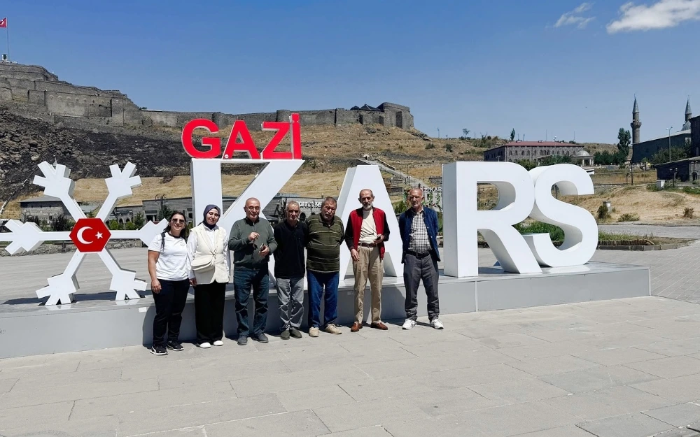 Kars Turu  Huzurevi sakinlerinin Yüzünü  Güldürdü