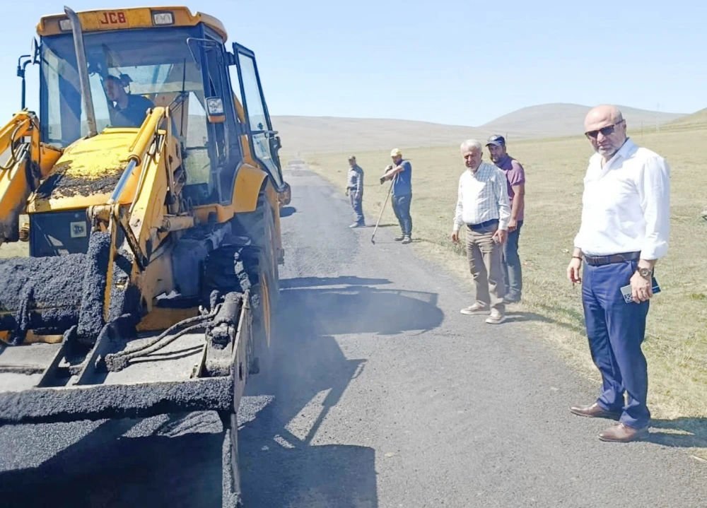 Ardahan’da Yol Çalışmaları Yoğun Tempoyla Sürüyor