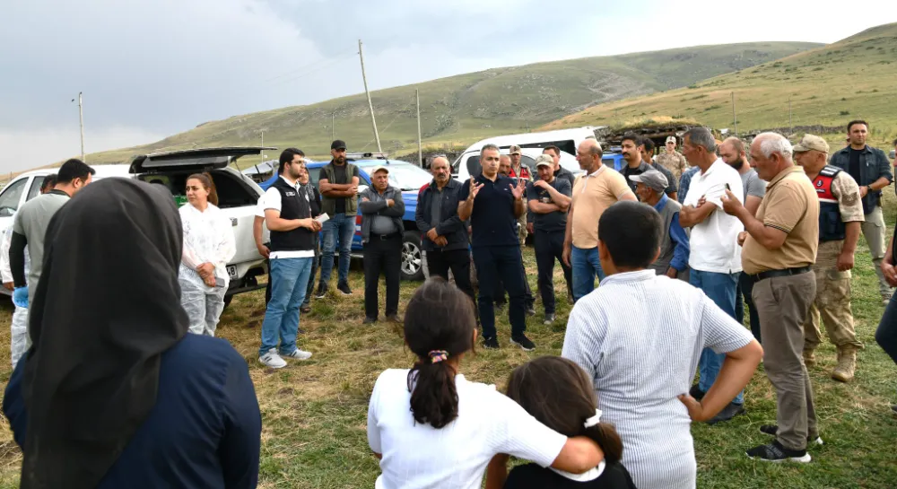 Vali Çiçek şap hastalığına karşı yürütülen mücadele çalışmalarına katıldı