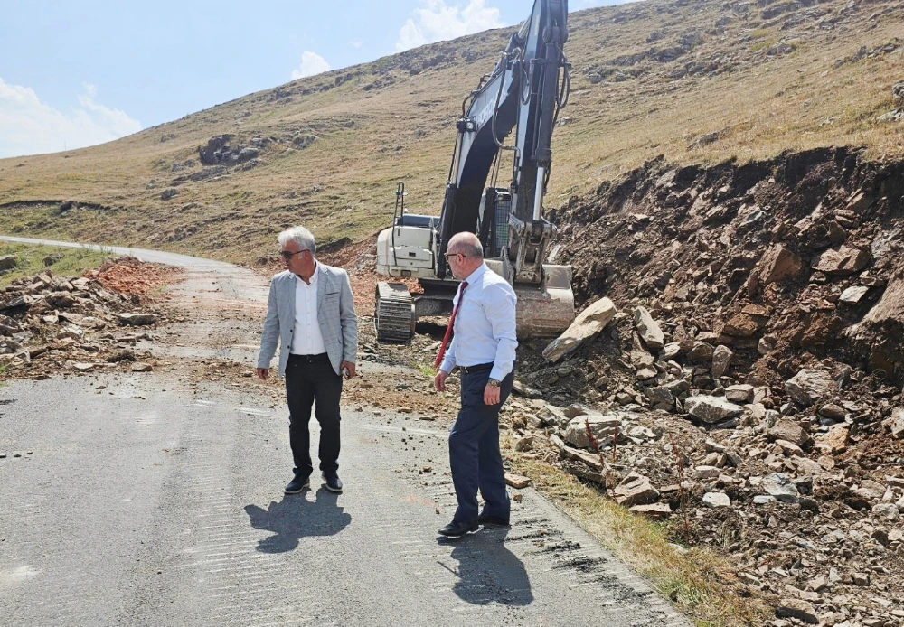 Ardahan’da Köy Yolları Genişletiliyor