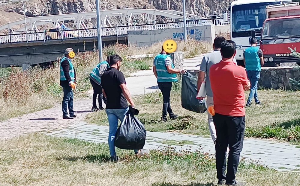 Denetimli Serbestlik Yükümlülerinden Kura Nehri ve Parklarda Çevre Temizliği