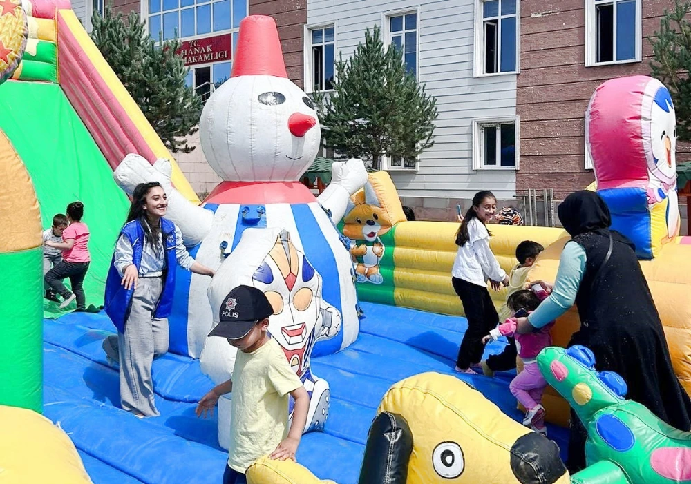 Hanak’ta Çocuklar “Şişme Oyun Parkı Etkinliği” ile Eğlendi