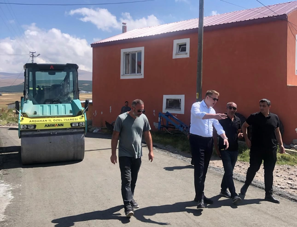 Damal Kaymakamı Meram, köy yolu çalışmalarını inceledi