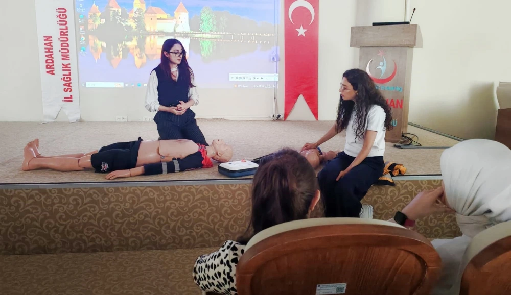 İl Sağlık Müdürlüğü’nden Stajyer Öğrencilere Sertifikalı İlkyardım Eğitimi