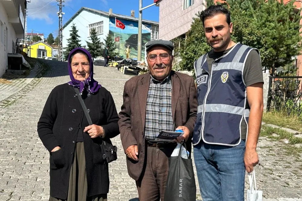Polis vatandaşı bilgilendirmeye devam ediyor