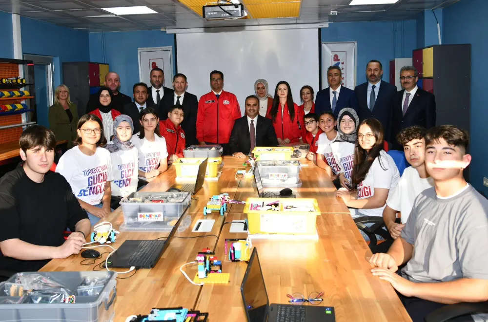 Sanayi ve Teknoloji Bakanı Kacır, Ardahan Deneyap Atölyesini ziyaret etti