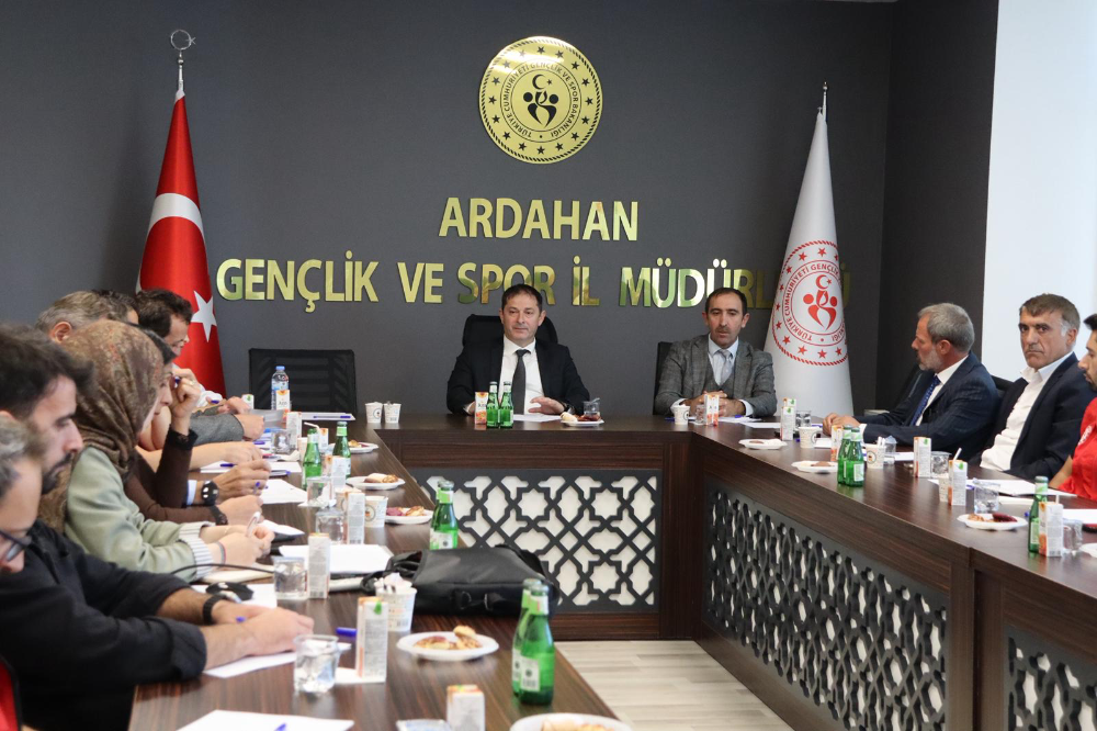 İl Müdürü Uzuner, Gençlik Hizmetleri Değerlendirme ve Planlama Toplantısı Gerçekleştirdi