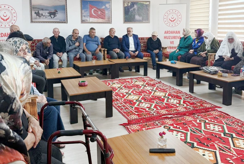 Mevlid-i Nebi Haftası’nda huzurevine anlamlı ziyaret