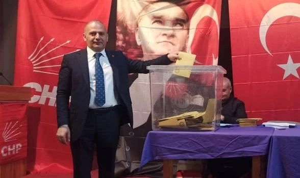 Kadir Sinan Onay, CHP Merkez İlçe Başkanlığı’nda Güven Tazeledi