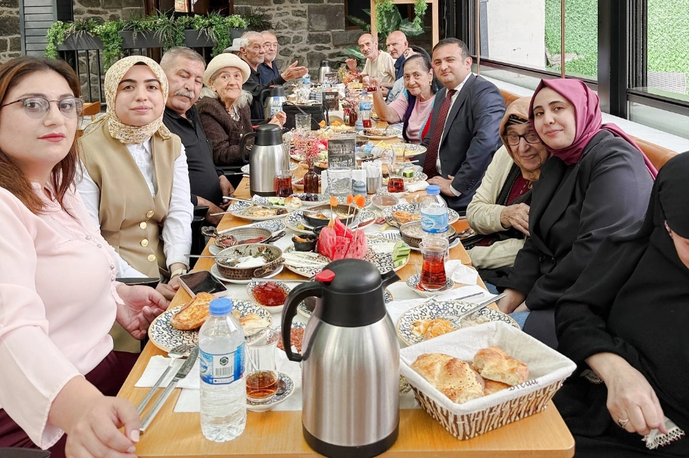 Çetinkaya, Huzurevi Sakinleriyle Kahvaltıda Buluştu