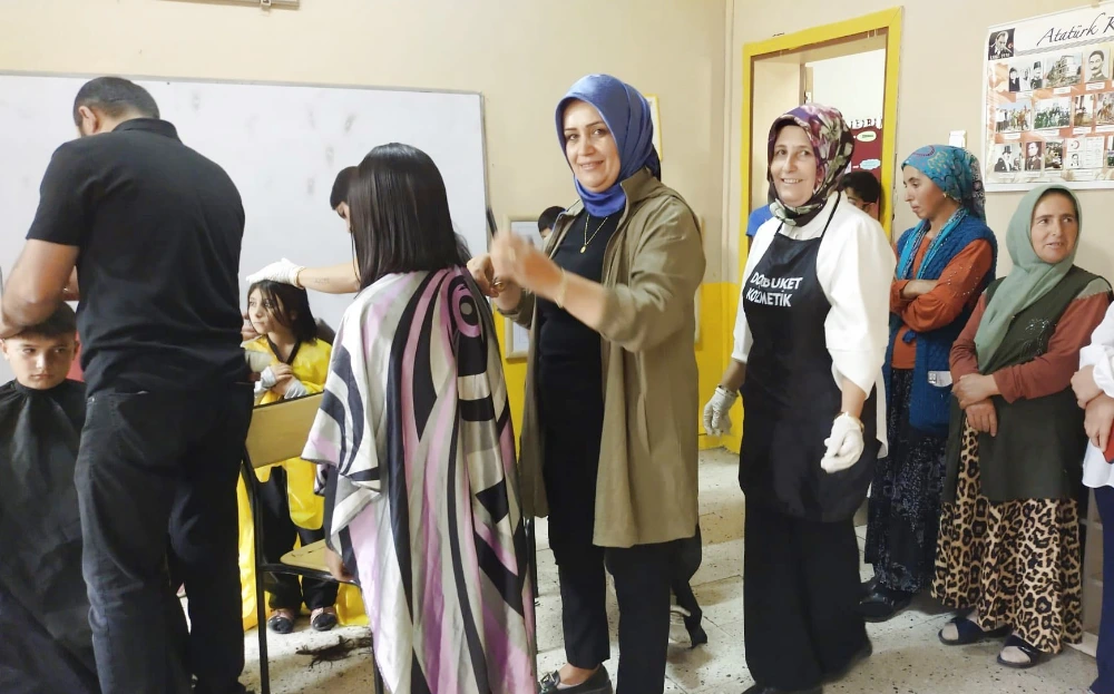 AK Parti Kadın Kolları Köylerde Çocuklarla Buluştu