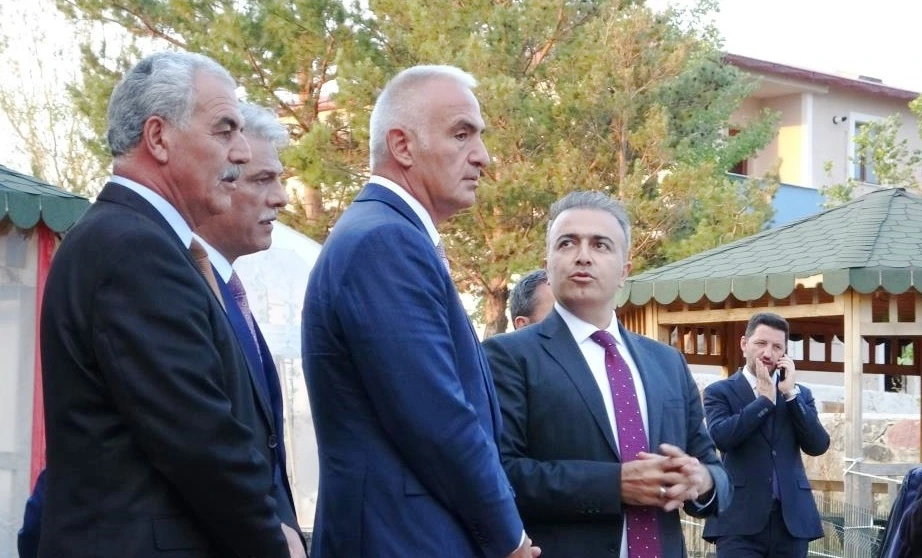 Bakan Ersoy, Ardahan Kalesi’nde İncelemelerde Bulundu