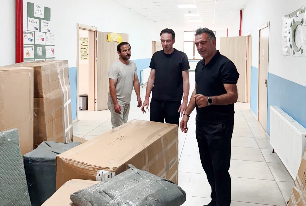 Hanak’ta Okullara Bakanlıktan Yeni Malzeme