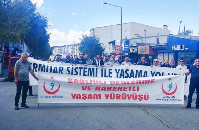 Ardahan’da Halk Sağlığı Haftası Yürüyüşü Düzenlendi