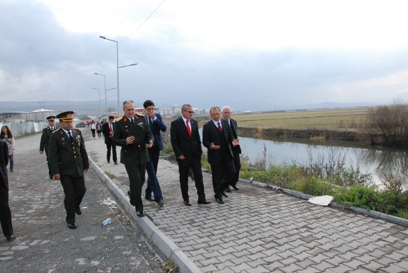 Başkan Köksoy, Ardahan Valisi Deniz`e Parkları Gezdirdi